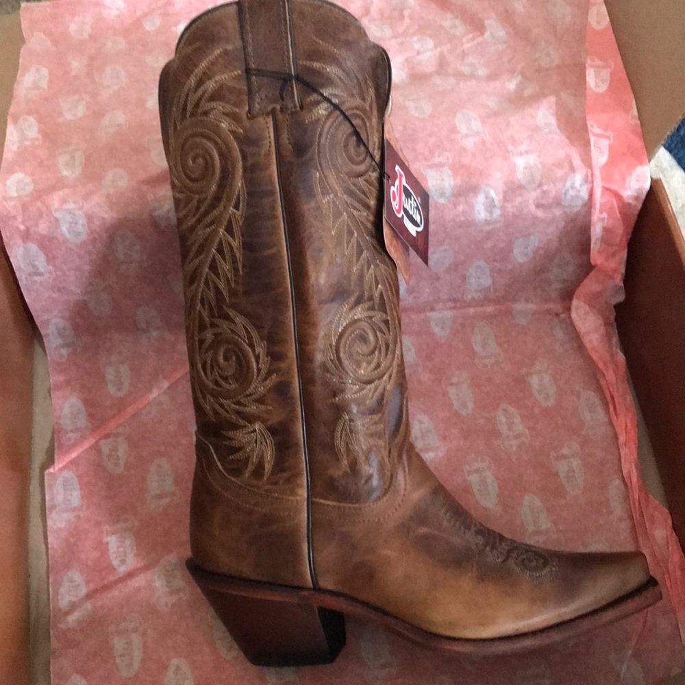 Justin Damian’s boots size 7